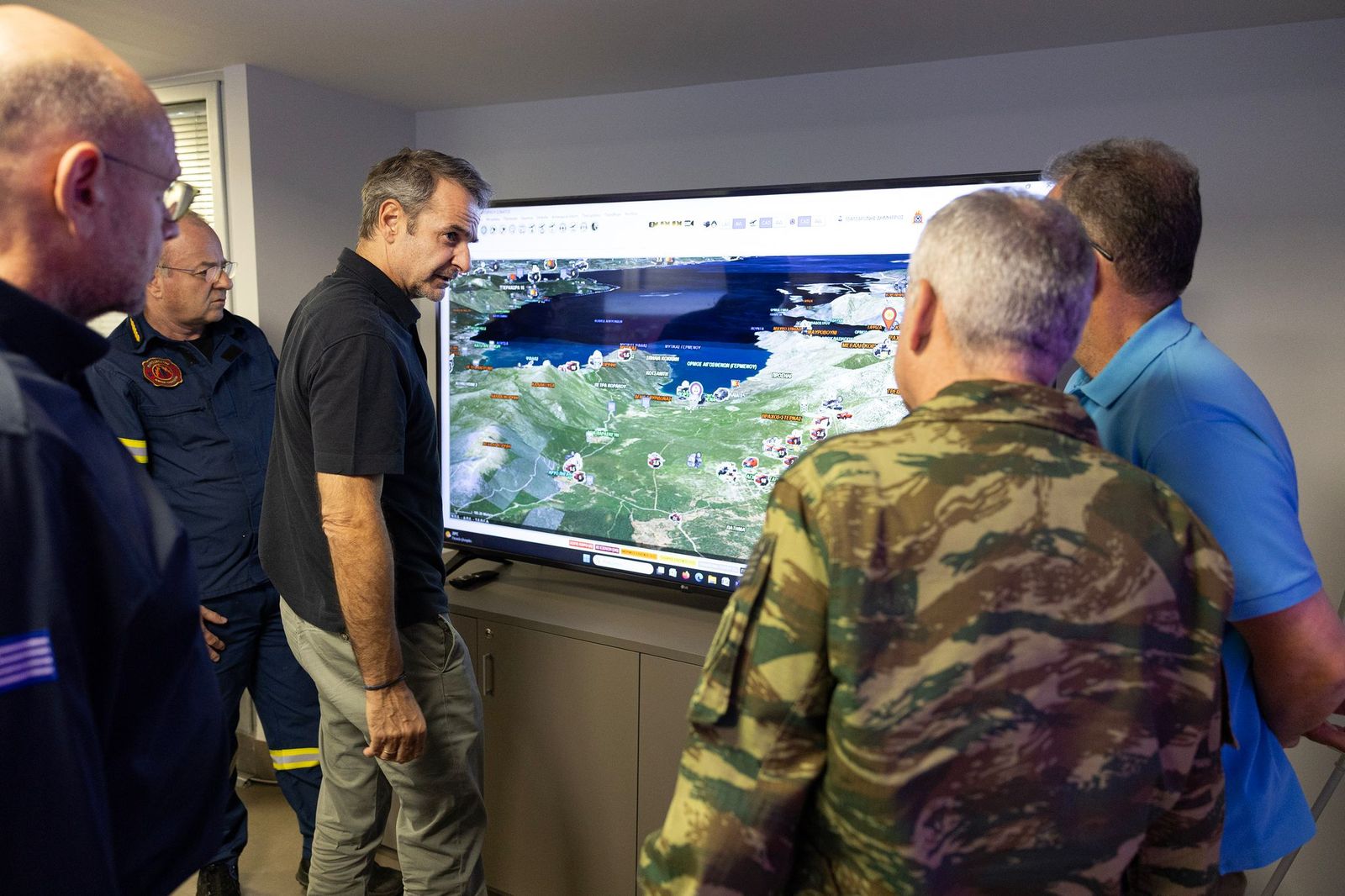 Μητσοτάκης και Τασούλας στο Συντονιστικό της Πολιτικής Προστασίας